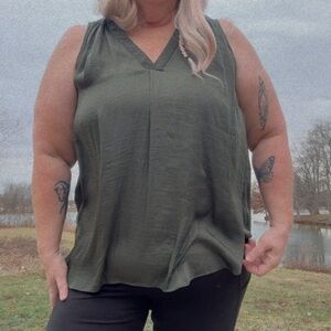 Vince Camuto Women's Olive Green Sleeveless Top